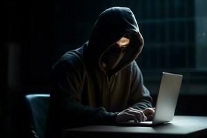 mysteriös Hacker tragen ein Kapuzenpullover ist Tippen auf ein Laptop, generativ ai foto