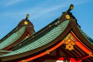 japanisch Tempel Dach mit Blau Himmel im das Hintergrund foto