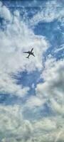 kostenlos fliegen beim das Blau Himmel foto