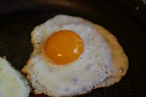 Foto durcheinander Eier gebraten Ei Eigelb und Protein