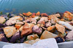 bunt Steine und Wasser foto