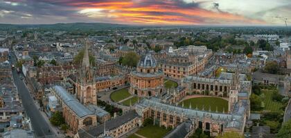 Antenne Aussicht Über das Stadt von Oxford mit Oxford Universität. foto