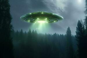himmlisch Rendezvous, UFO Raumschiff schwebt im Nacht Himmel, Grün Außerirdischer durch Wald ai generiert foto