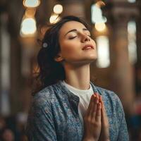 ein Frau beten im ein Kirche mit hoffen generiert ai foto