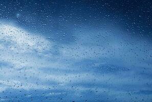 Aindrops auf blauer Fensteroberfläche foto