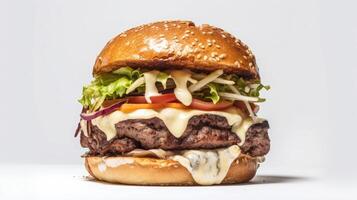 Seite Aussicht von ein Burger auf ein weiß Hintergrund mit Rindfleisch und Sahne Käse realistisch Nahansicht Foto ai generativ