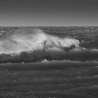 Wellen mit stark Wind nach ein Sturm, Patagonien, Argentinien. foto