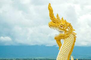 das ikonisch Naga Statue im Phayao See das größten frisches Wasser See im Phayao Provinz von Thailand. foto
