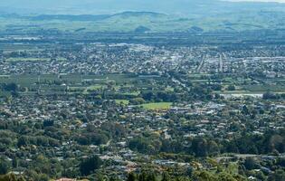 das Stadt, Dorf von Schloss Norden und Hastings Aussicht von das oben von te mata Gipfel, Hawkes Bucht Region von Norden Insel von Neu Neuseeland. foto