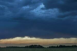 Sturm Landschaft, im Pampas Landschaft, Buenos Aires Provinz, Argentinien. foto