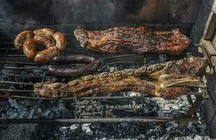 Grill, gegrillt Würste und Kuh Fleisch , traditionell Argentinien Küche foto