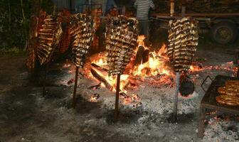 Grill Kuh Rippen, traditionell Argentinien braten foto