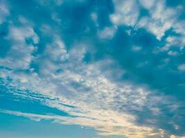 Wolken im das Blau Skybe benutzt wie Hintergrund. foto