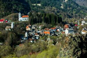 Rosa Montana, ein schön alt Dorf im Siebenbürgen. das zuerst Bergbau Stadt, Dorf im Rumänien Das gestartet extrahieren Gold, Eisen, Kupfer. foto