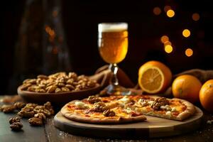 Bier mit Pizza und Zitrone. International Bier Tag. foto