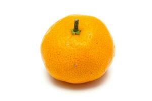 Orange isoliert. Shantang Orange auf Weiß. Shantang birmanisch Orange auf Weiß Hintergrund. foto