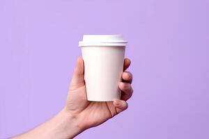 generativ ai Illustration von Papier Kaffee Tasse im ein Hand, isoliert lila Hintergrund foto