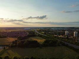 die meisten schön hoch Winkel Aufnahmen von Nord Luton Stadt, Dorf von England Vereinigtes Königreich Wohngebiete. das Aufnahmen war gefangen während Sonnenuntergang mit Drohnen Kamera auf Juni 29., 2023 foto