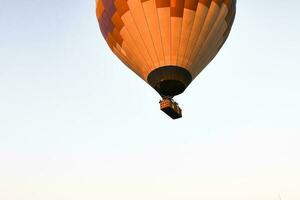 berühmte touristenattraktion von kappadokien ist ein flug. Kappadokien ist auf der ganzen Welt als einer der besten Orte für Flüge mit Ballons bekannt. Kappadokien, Türkei. foto