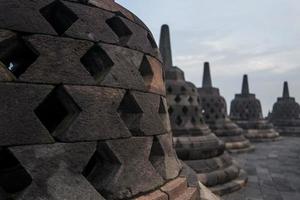 der Borobudur-Tempel bei Sonnenaufgang foto