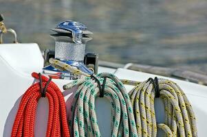 jammern auf Segelboot foto