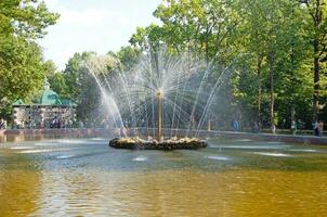 st. petersburg, Russland - - August 20 ,2022 Brunnen Sonne im peterhof foto