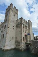 castello scaligero übers. Scala-Schloss in Sirmione foto