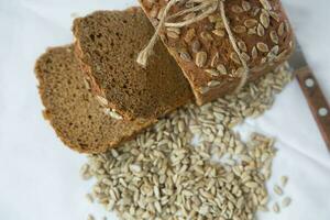 hausgemacht Roggen Brot mit Sonnenblume Saat foto