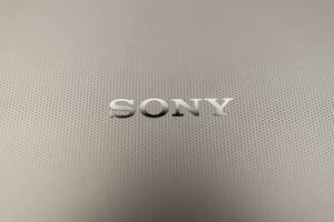 Samut Prakan, Thailand - - jun 30 2023 Sony Logo auf zurück Seite von Sony xperia 1 Kennzeichen 5. Neu Textur von Sony xperia. foto