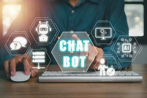 Digital Chatbot, Plaudern gpt, Roboter Anwendung, ai künstlich Intelligenz Konzept, Person Hand Tippen Tastatur Computer mit Chatbot Symbol auf virtuell Bildschirm. foto