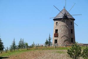 Windmühle und Blau Himmel. Foto von Windmühle mit Ernten