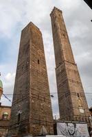 Die Garisenda-Türme in Bologna foto