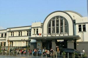 Jakarta, Indonesien-23 April 2023 Jakarta Stadt Zug Bahnhof foto