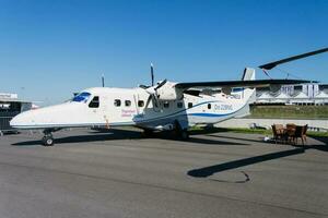 ruag Passagier Flugzeug beim Flughafen. Zeitplan Flug Reise. Luftfahrt und Flugzeug. Luft Transport. global International Transport. fliegen und fliegend. foto