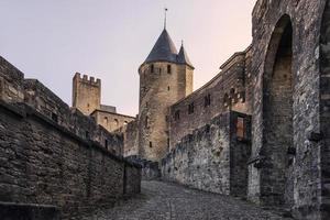 Blick auf die mittelalterliche Altstadt von Carcassonne in Frankreich foto