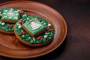 schön köstlich Weihnachten Lebkuchen auf ein Beton Textur Hintergrund foto