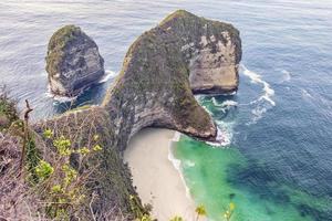 Kelingking Strand auf der Insel Nusa Penida Indonesien in foto