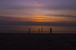 Landschaft Aussicht Licht im Morgen Sonnenaufgang und Silhouette Ozean Asien Thailand foto