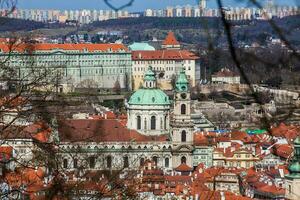 Heilige Nikolaus Kirche und Praga Stadt gesehen von das petrin Hügel foto