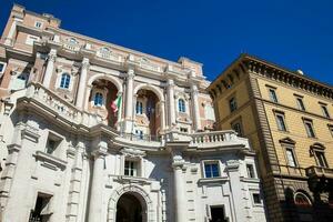 Fassade von das Bibliothek von das National Institut zum Versicherung gegen Unfälle beim Arbeit im Rom foto