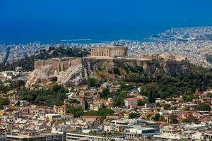 das Stadt von Athen gesehen von das montieren Lycabettus ein Kreide- Kalkstein Hügel foto