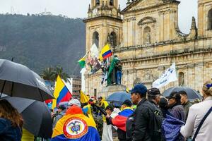 Bogotá, Kolumbien, 19 Juli 2023. friedlich Protest von das Mitglieder von das aktiv Reservieren von das Militär- und Polizei Kräfte im Bogota Kolumbien gegen das Regierung von gustavo Petro foto