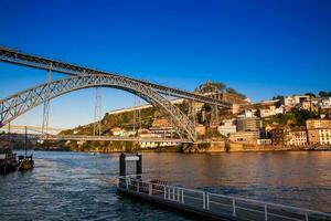 dom Luis ich Brücke ein Metall Bogen Brücke Über das Douro Fluss zwischen das Städte von porto und vila Nova de Gaia im Portugal eingeweiht im 1886 foto