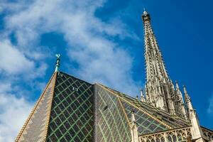 das schön Antiquität Heilige stephen Kathedrale gebaut auf 1160 gelegen beim Stephansplatz im Wien foto