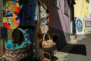 schön Kunsthandwerk Sein verkauft auf das Straßen von sintra foto