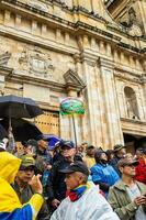 Bogotá, Kolumbien, 19 Juli 2023. friedlich Protest von das Mitglieder von das aktiv Reservieren von das Militär- und Polizei Kräfte im Bogota Kolumbien gegen das Regierung von gustavo Petro foto