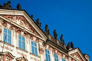 historisch kinsky Palast gebaut auf 1755 gelegen beim das alt Stadt, Dorf Platz im Prag foto