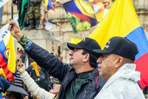 Bogotá, Kolumbien, 19 Juli 2023. friedlich Protest von das Mitglieder von das aktiv Reservieren von das Militär- und Polizei Kräfte im Bogota Kolumbien gegen das Regierung von gustavo Petro foto