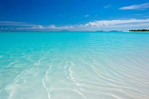 idyllisch Insel umgeben durch Kristall klar Blau Wasser foto