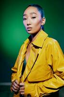 Disko Frau Grün Mode bunt Neon- Licht asiatisch Gelb Schönheit modisch foto